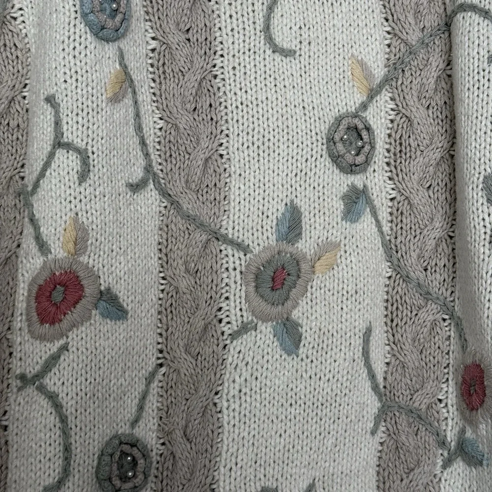 Yarnworks Hand Knit Floral Cable Knit Sweater Medium‎ Cottagecore